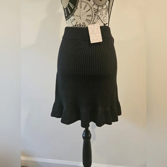 🔥NWT Free People Ribbed Sweater Skirt Black Size Small - Picture 2 of 10